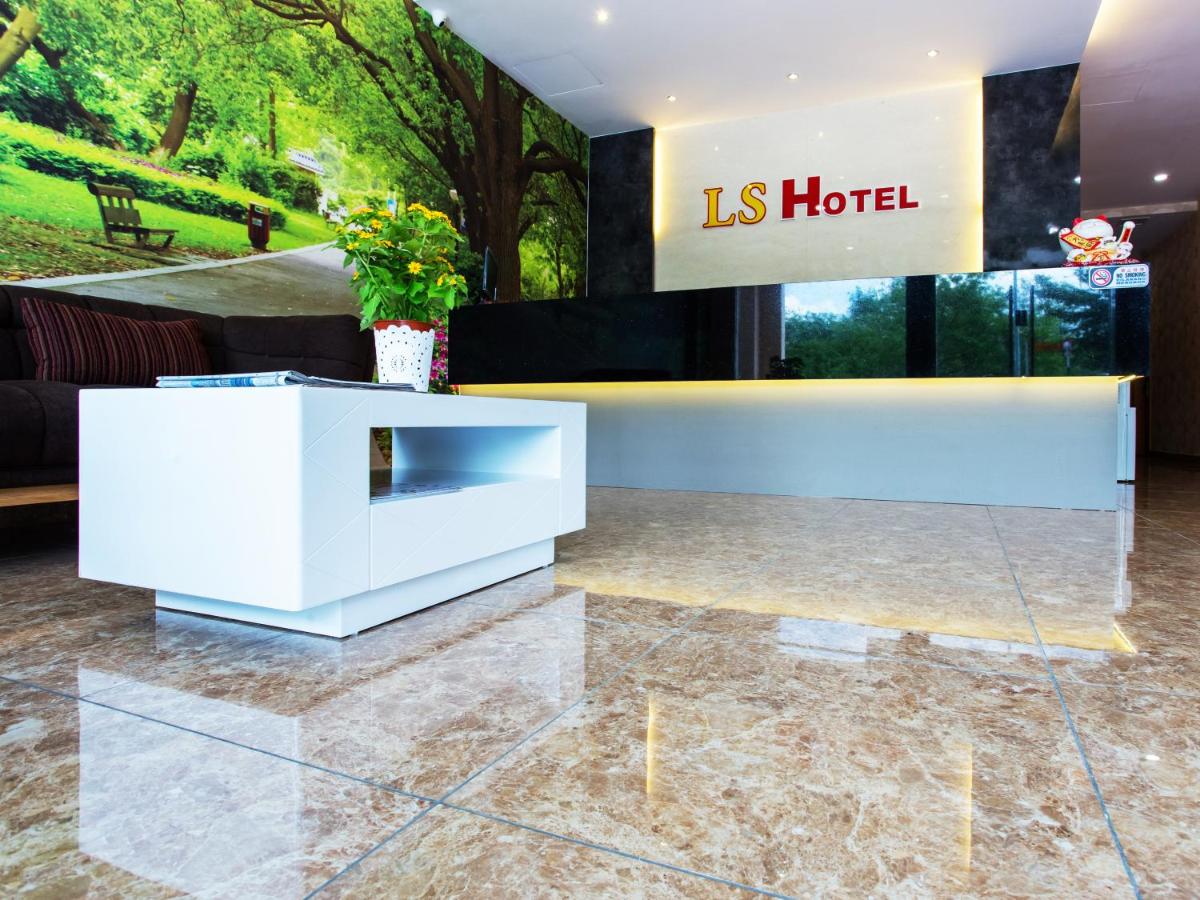 LS Hotel - Housity