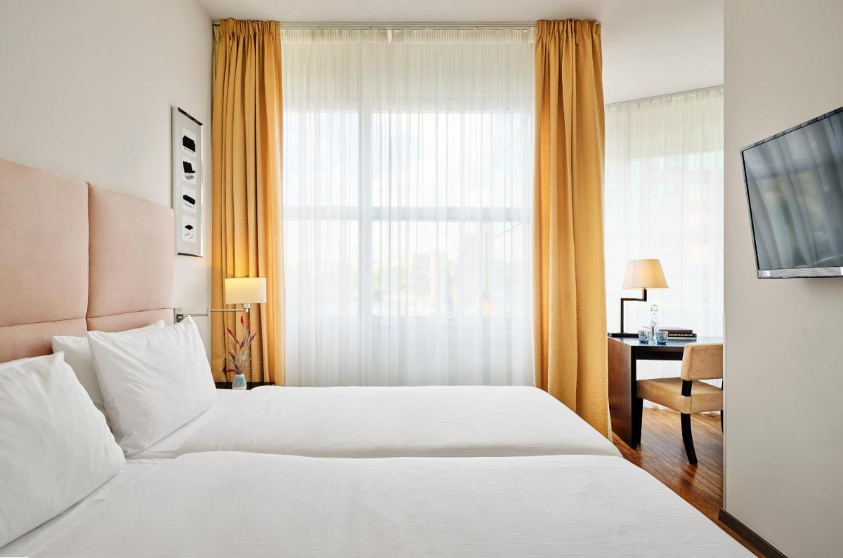 Ein Bett oder Betten in einem Zimmer der Unterkunft ABION Villa Suites