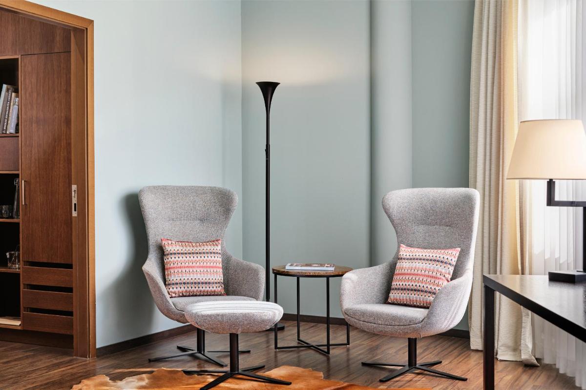 Ein Sitzbereich in der Unterkunft ABION Villa Suites