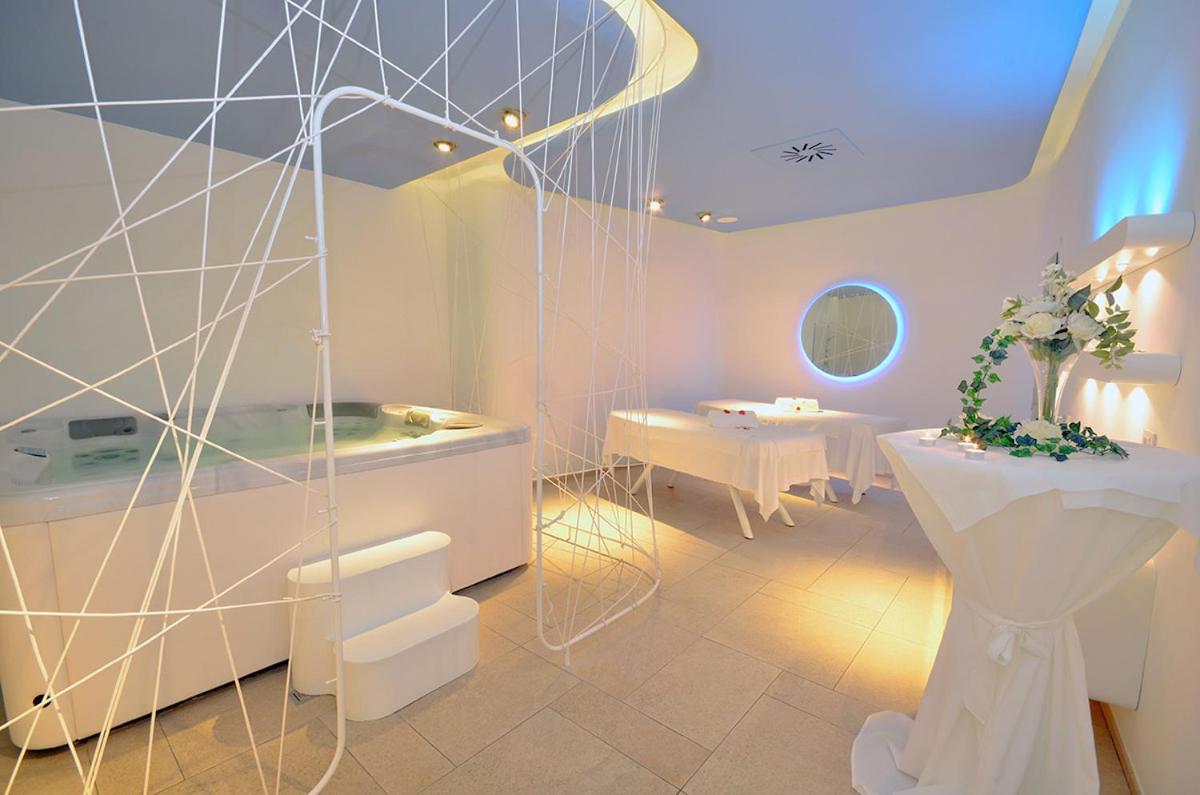 Hotel Incontro - Housity