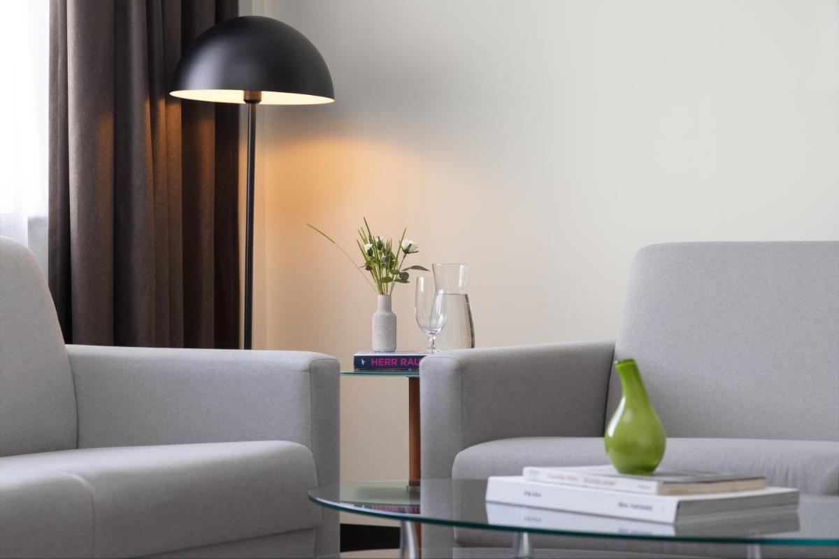 Ein Sitzbereich in der Unterkunft Hilton Düsseldorf
