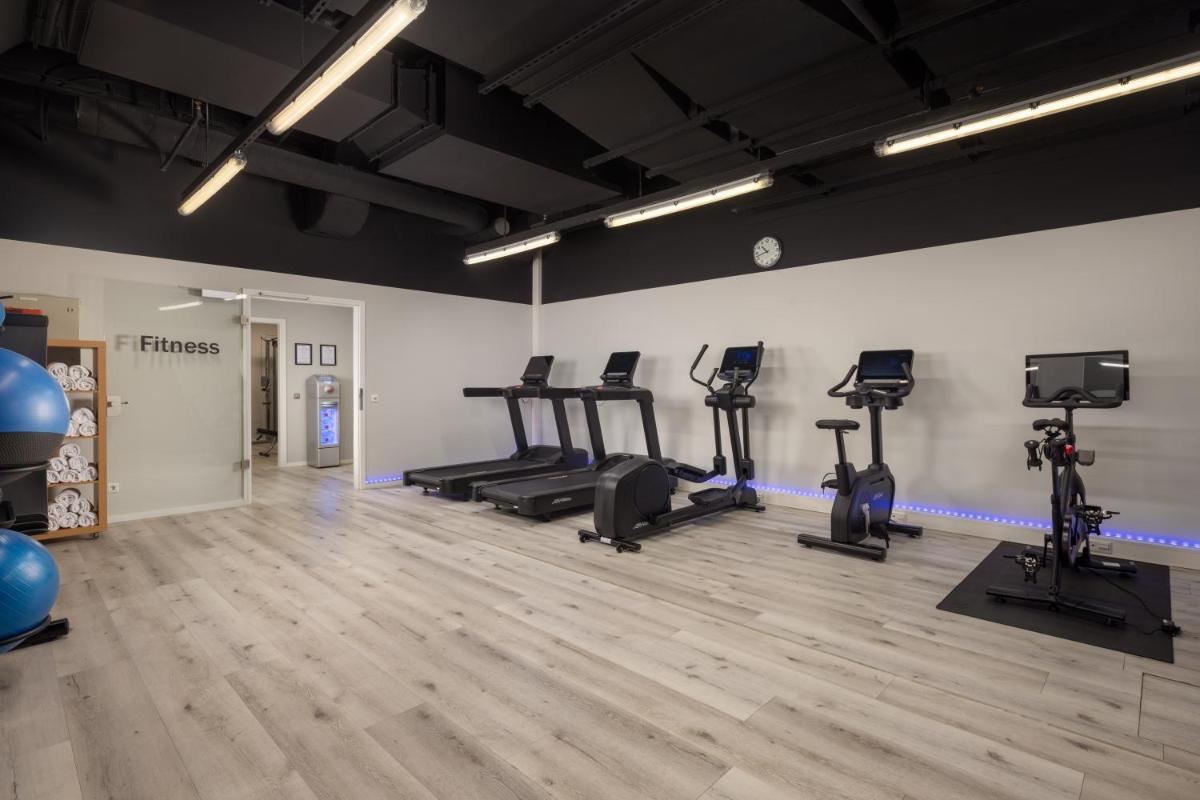 Das Fitnesscenter und/oder die Fitnesseinrichtungen in der Unterkunft Hilton Düsseldorf