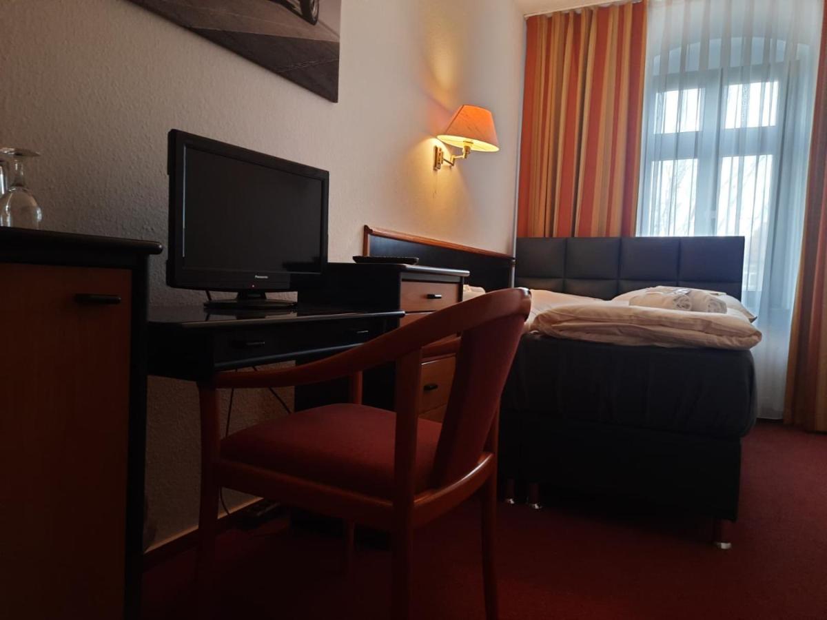 Hotel an der Rennbahn Kostenloses Parken - Housity