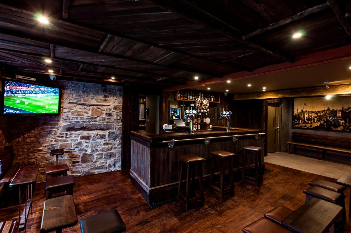 Lochside Hotel - Housity