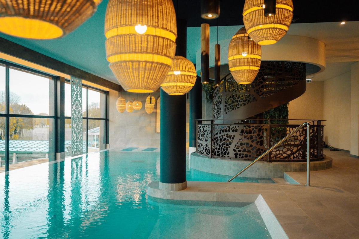 Piscine de l'établissement Best Western Plus Le Roi Arthur Hôtel & Spa ou située à proximité