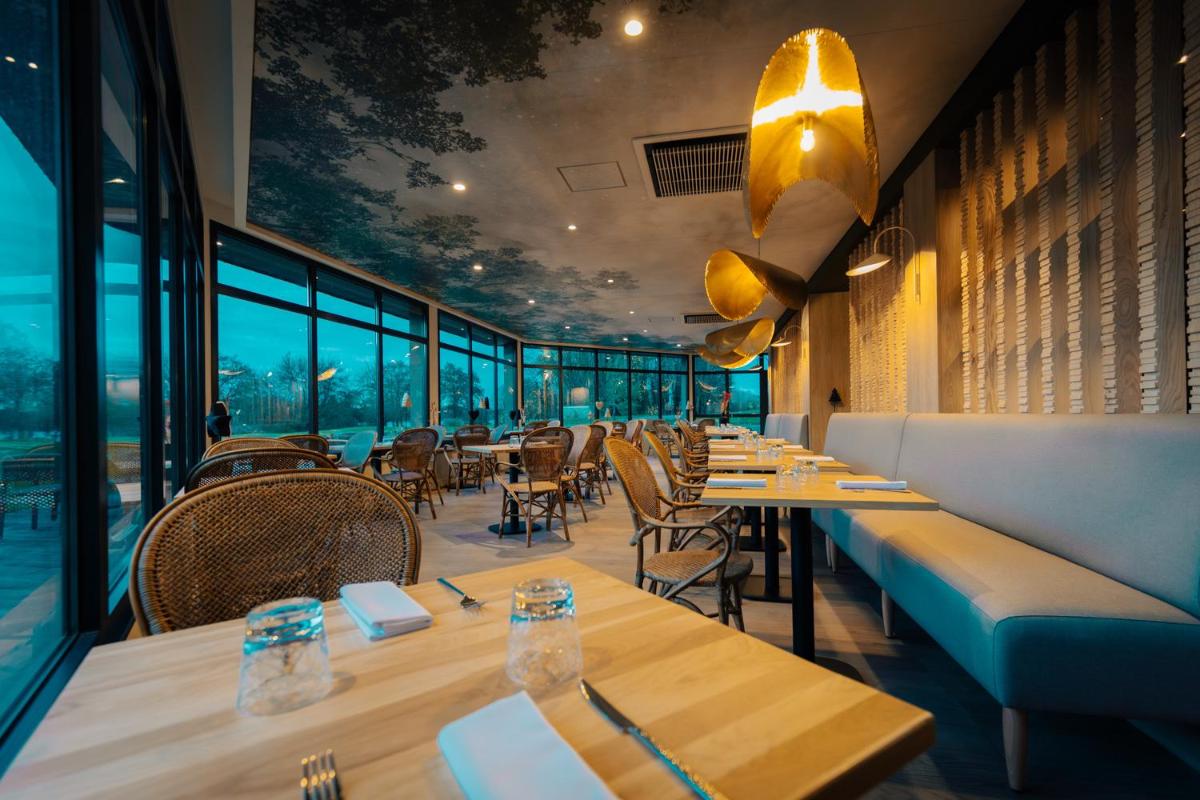 Restaurant ou autre lieu de restauration dans l'établissement Best Western Plus Le Roi Arthur Hôtel & Spa