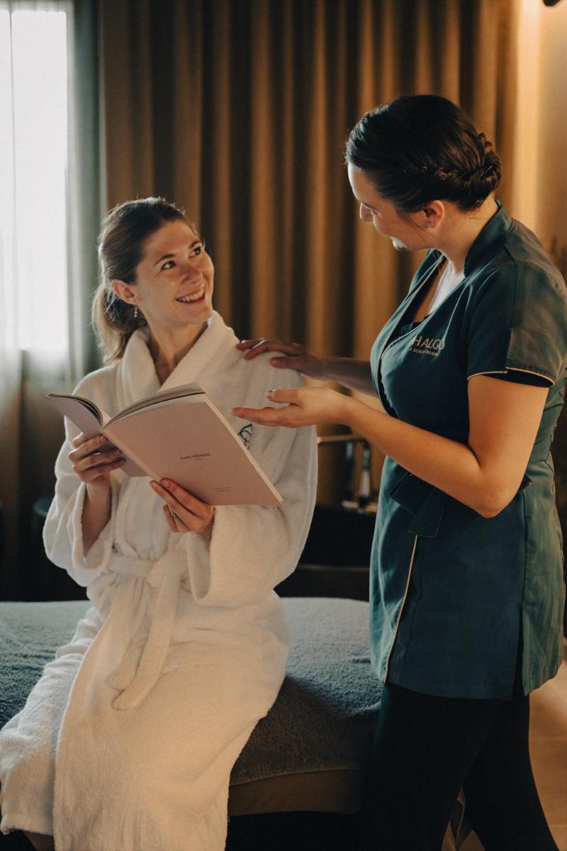 Clients de l'établissement Best Western Plus Le Roi Arthur Hôtel & Spa