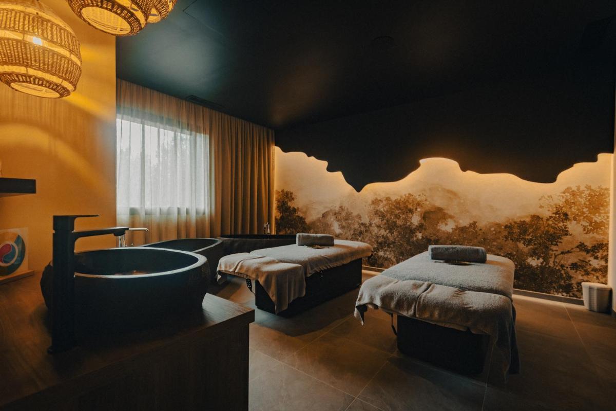Un ou plusieurs lits dans un hébergement de l'établissement Best Western Plus Le Roi Arthur Hôtel & Spa