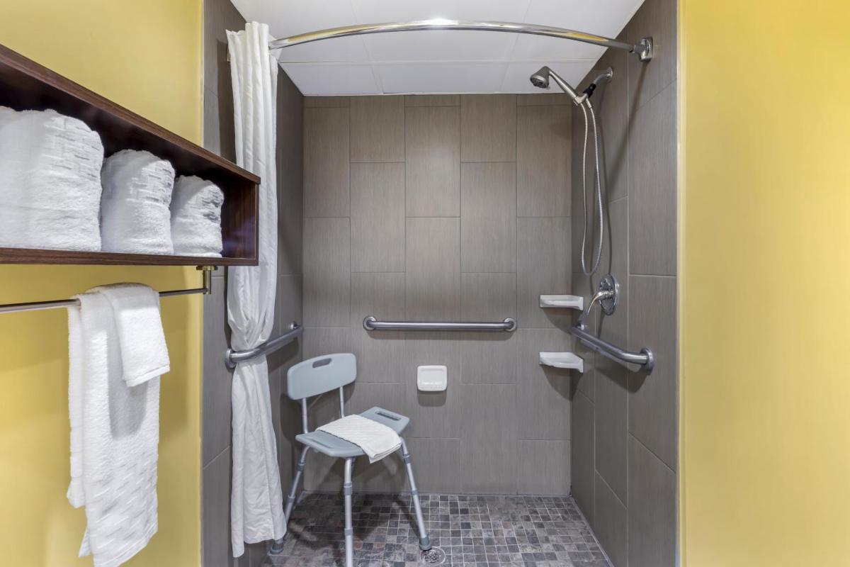 Best Western Plus Suites Greenville - Housity
