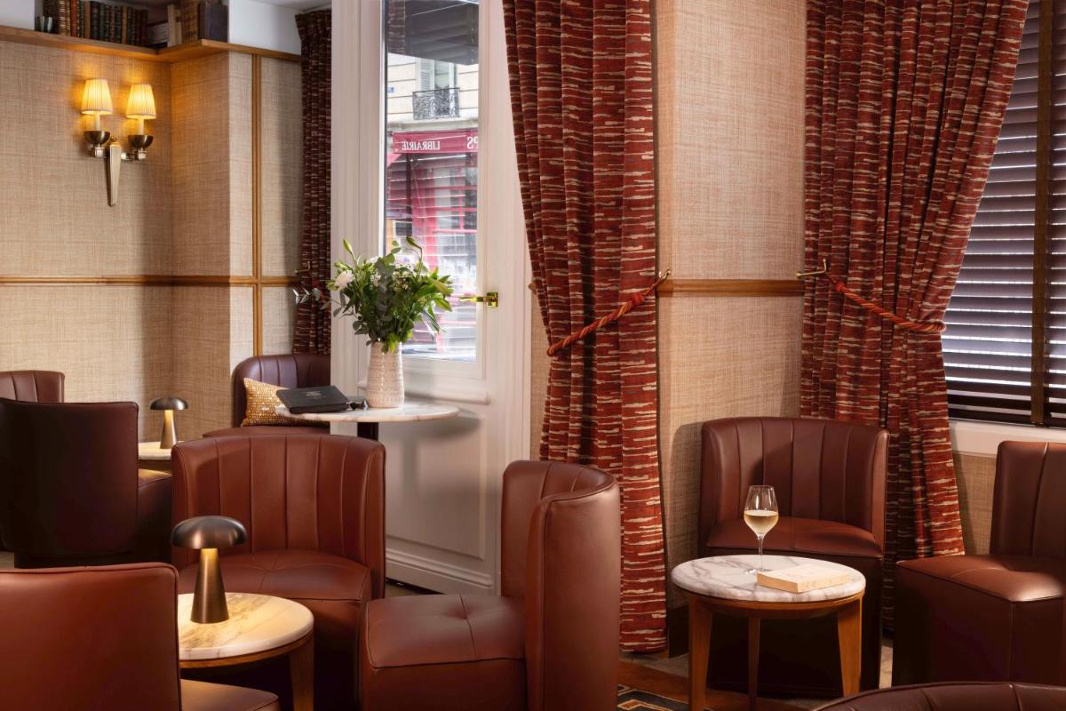 Coin salon dans l'établissement Hôtel D'Aubusson