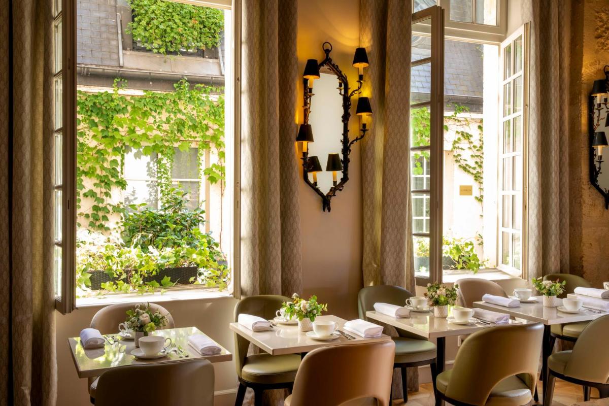 Restaurant ou autre lieu de restauration dans l'établissement Hôtel D'Aubusson