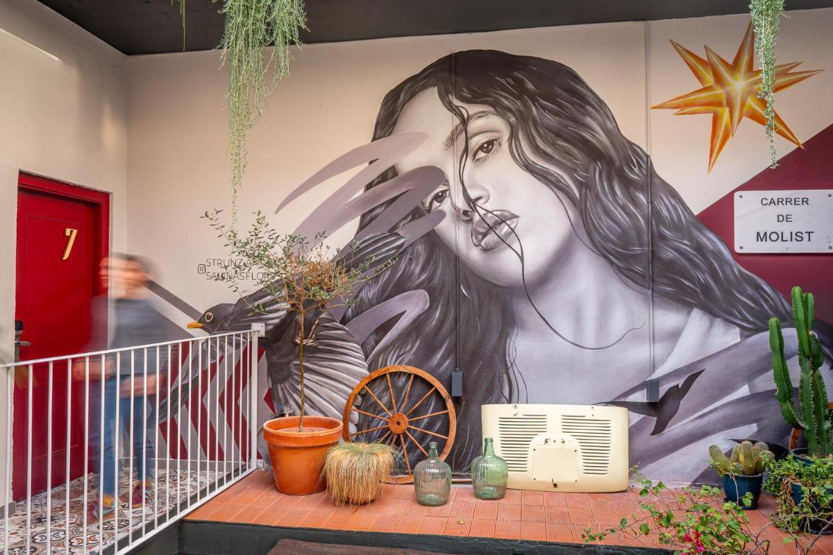 Factory Hostels Barcelona - Hizvo