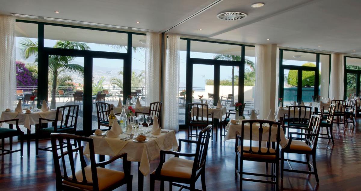 Um restaurante ou outro lugar para comer em Madeira Panorâmico Hotel