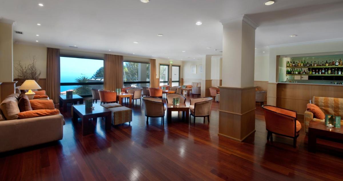 Uma área de estar em Madeira Panorâmico Hotel