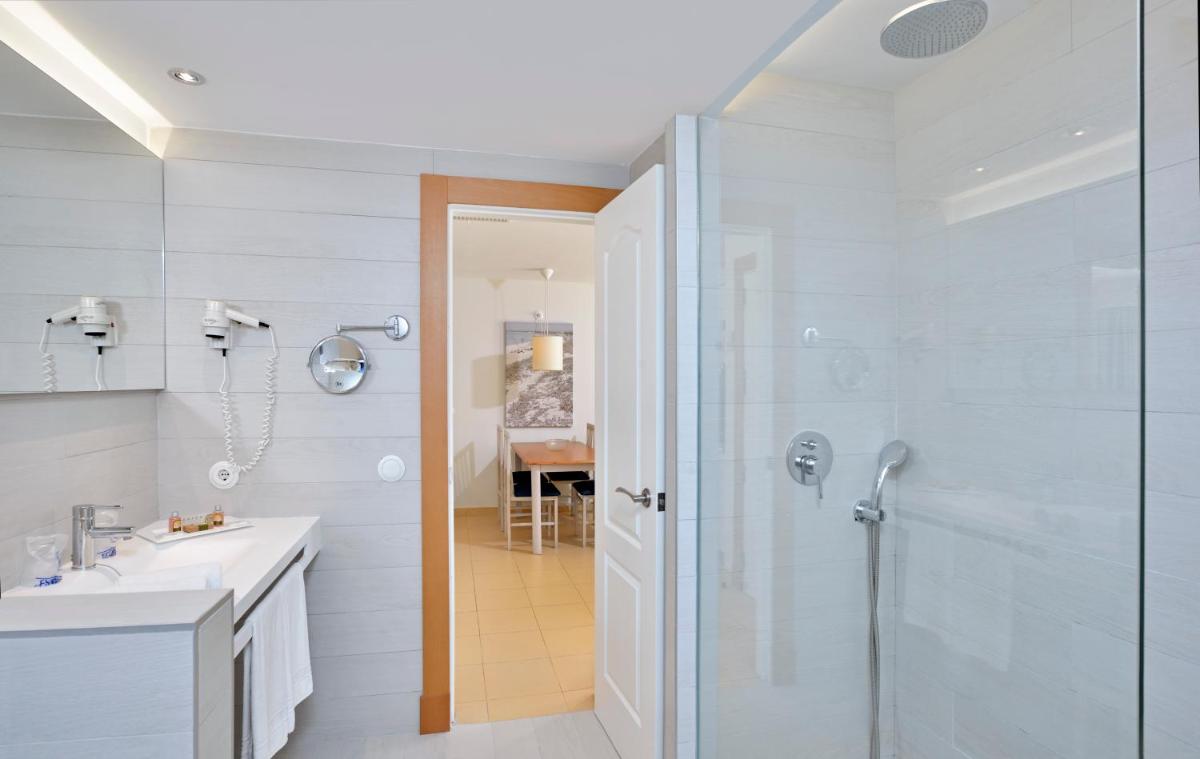 Un baño de Aparthotel Isla de Cabrera