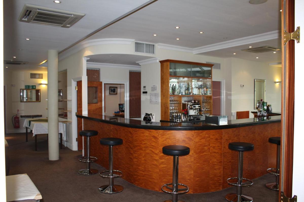 Richmond Inn Hotel - Housity