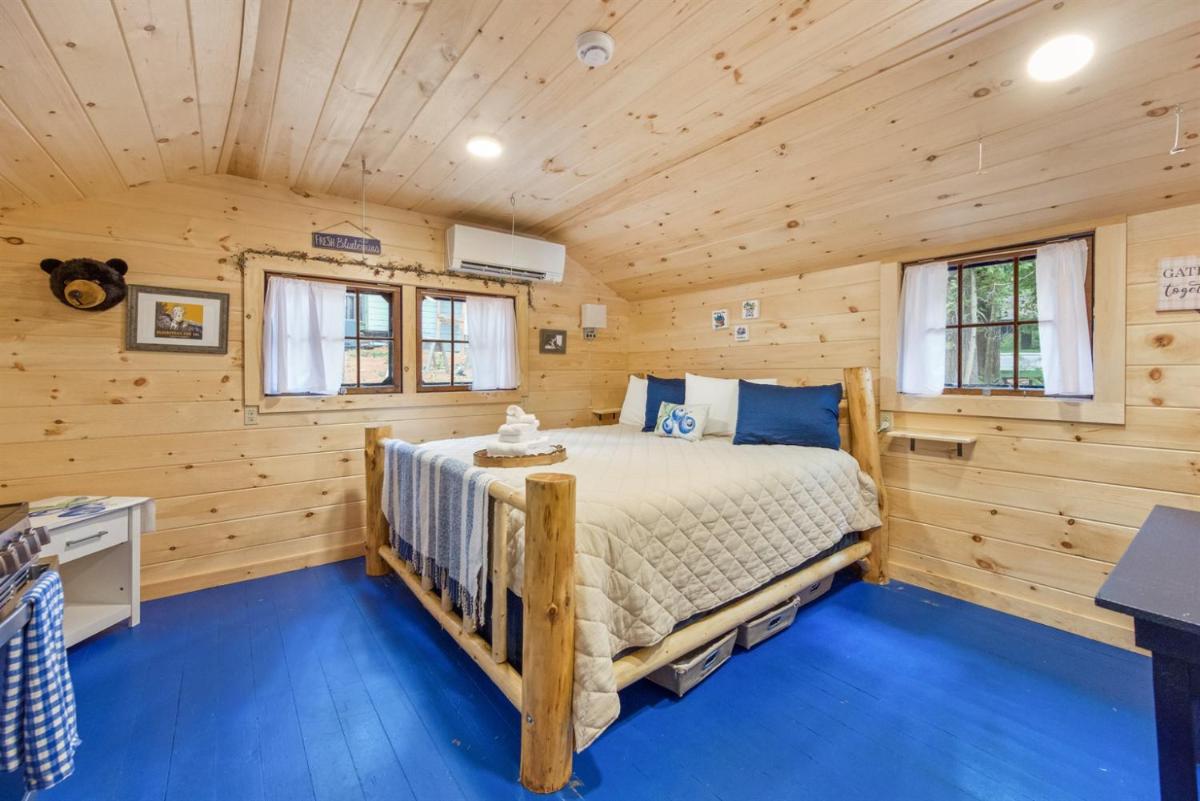 Getogether Pines Lakeside Cabin Resort - Housity