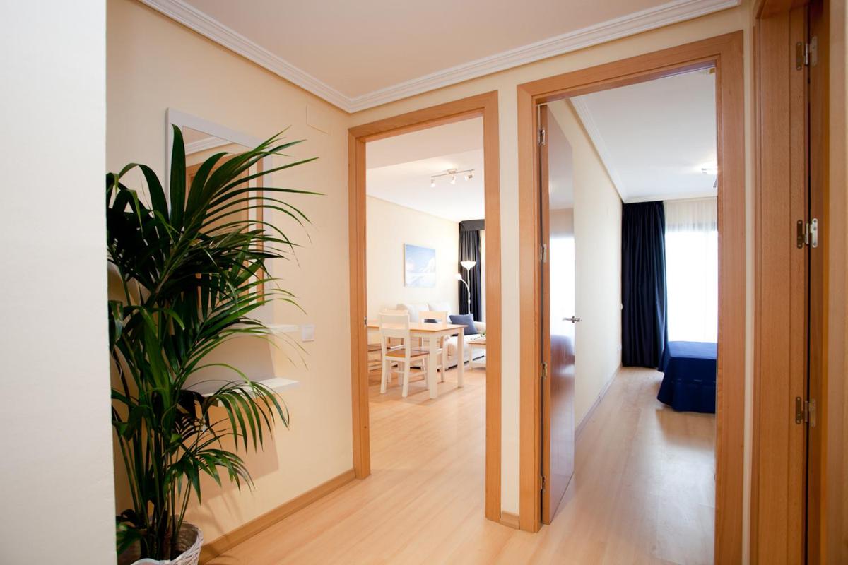 Apartamentos Port Cambrils - Housity
