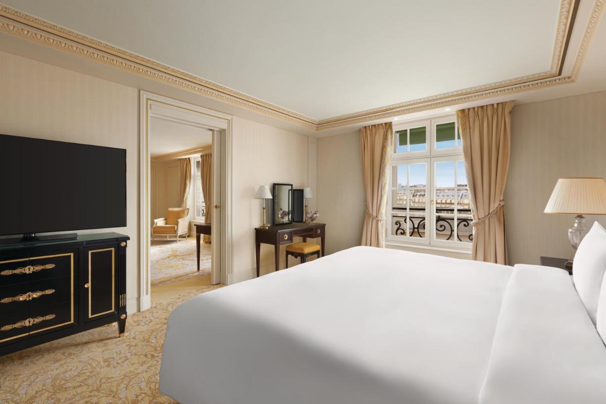 Télévision ou salle de divertissement dans l'établissement Shangri-La Paris