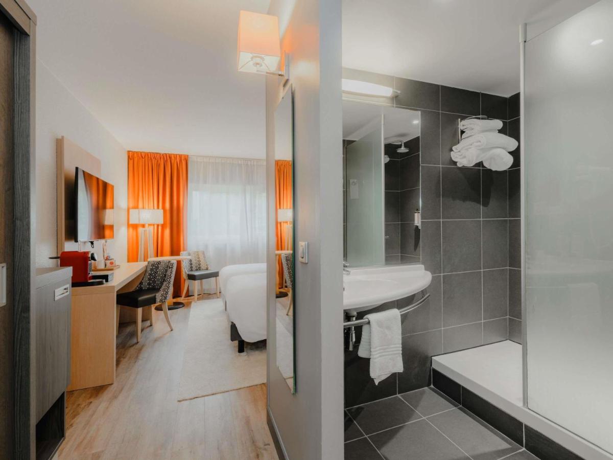 Salle de bains dans l'établissement Mercure Annecy Sud