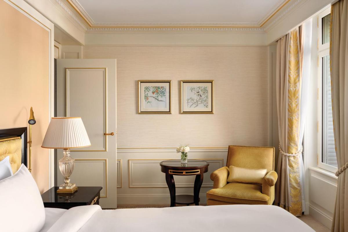 Un ou plusieurs lits dans un hébergement de l'établissement Shangri-La Paris
