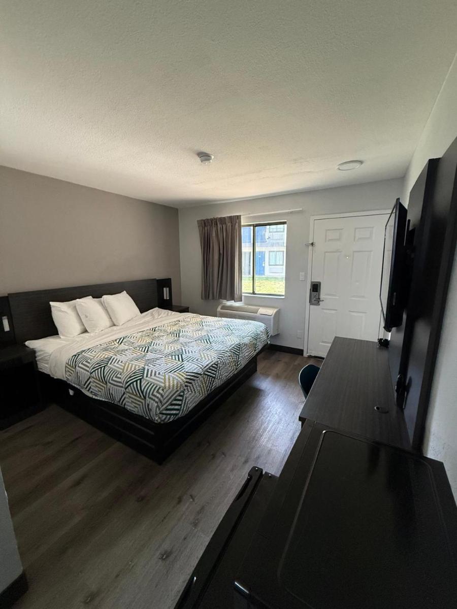 Motel 6-Enfield, CT - Hartford - Housity