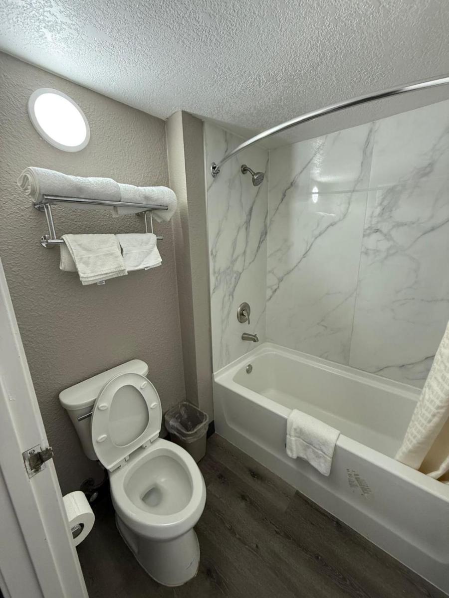 Motel 6-Enfield, CT - Hartford - Housity