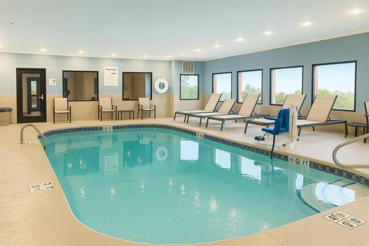 Holiday Inn Express & Suites Alliance by IHG - Housity