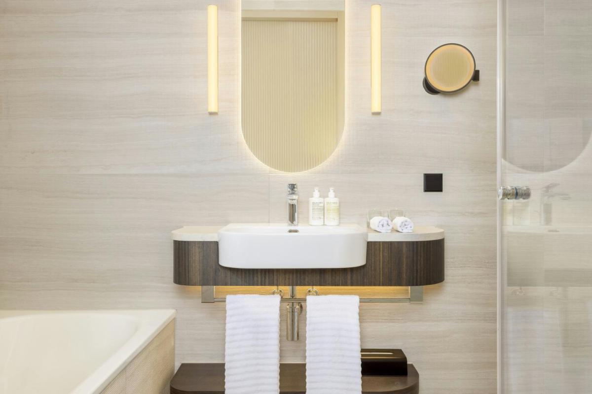 Ein Badezimmer in der Unterkunft Le Méridien Frankfurt