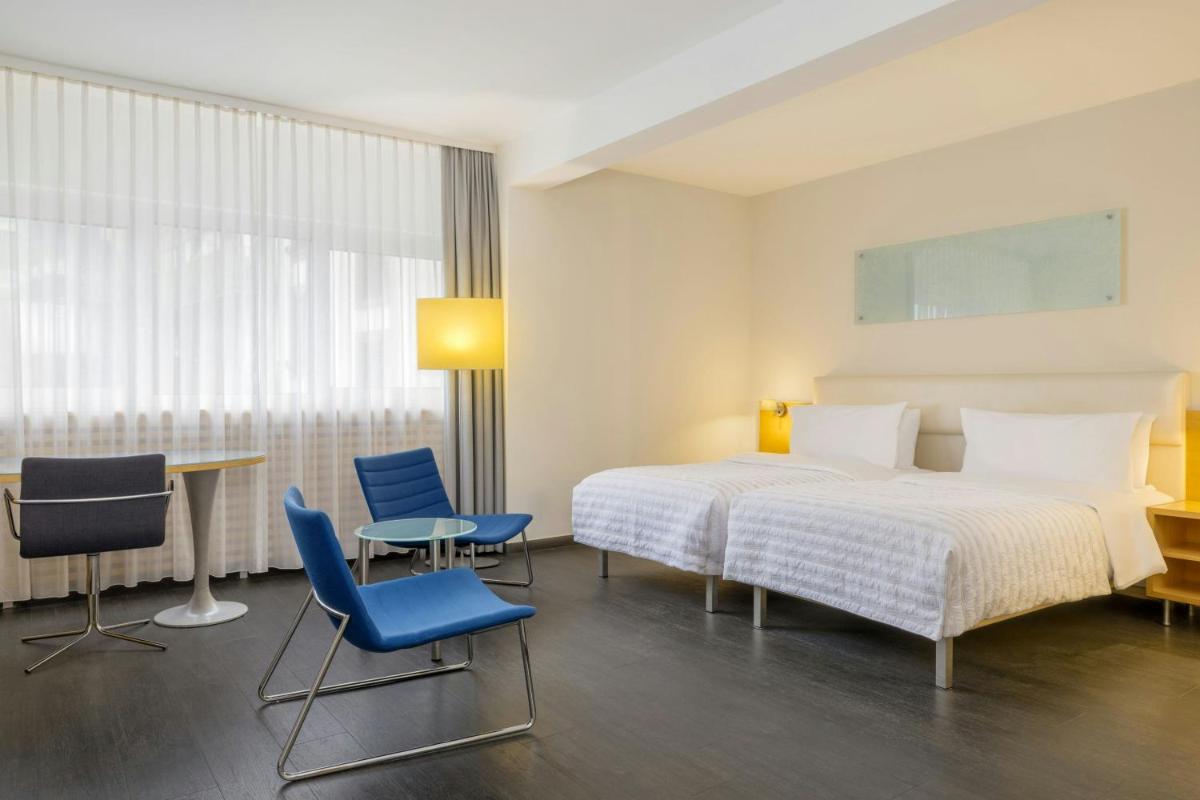 Ein Bett oder Betten in einem Zimmer der Unterkunft Le Méridien Frankfurt