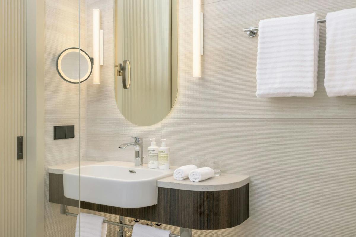 Ein Badezimmer in der Unterkunft Le Méridien Frankfurt