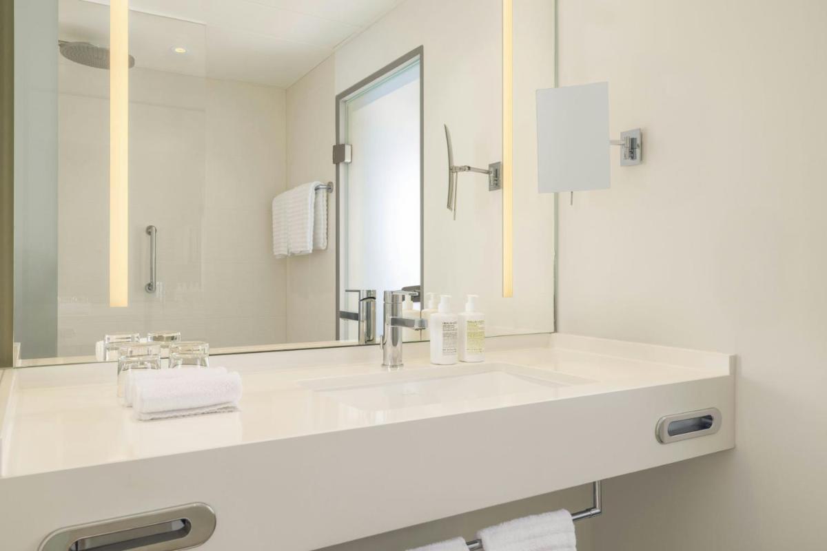 Ein Badezimmer in der Unterkunft Le Méridien Frankfurt