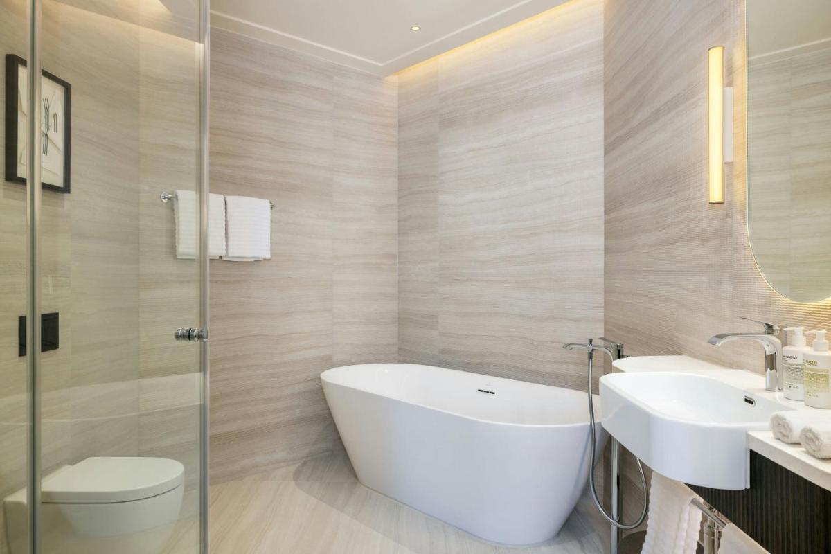 Ein Badezimmer in der Unterkunft Le Méridien Frankfurt