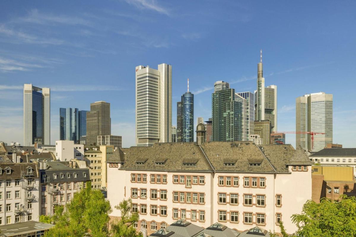 Ein allgemeiner Blick auf Frankfurt am Main oder ein Stadtblick von des Hotels aus