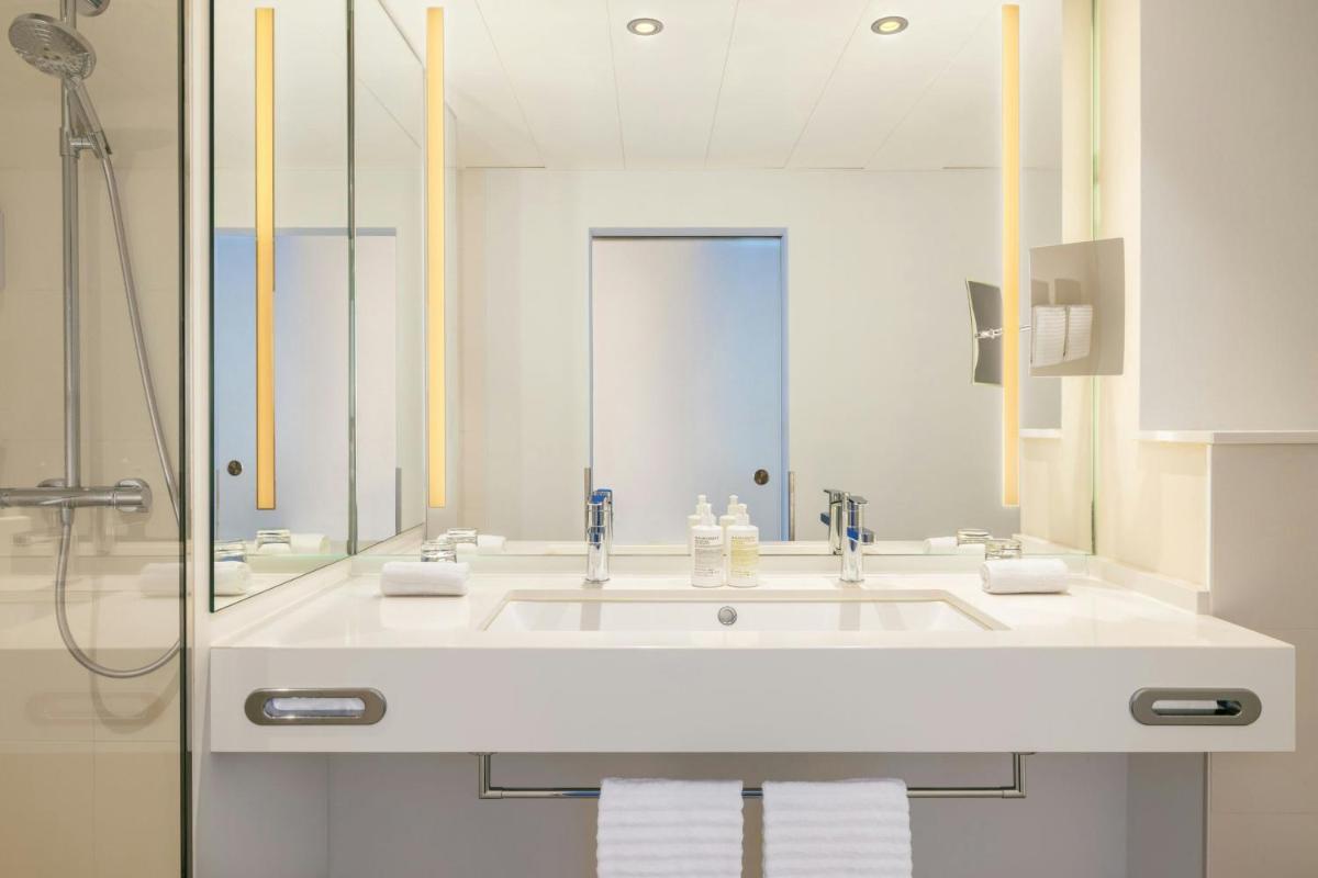 Ein Badezimmer in der Unterkunft Le Méridien Frankfurt