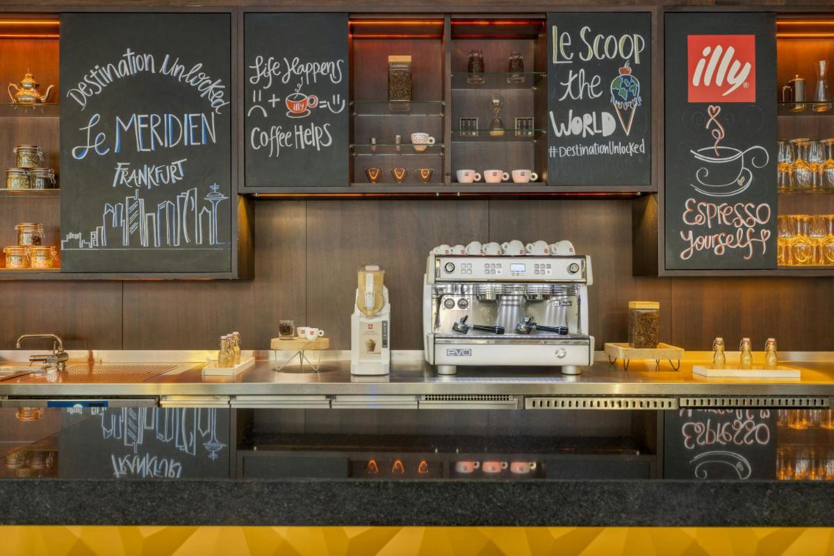 Kaffee-/Teezubehör in der Unterkunft Le Méridien Frankfurt