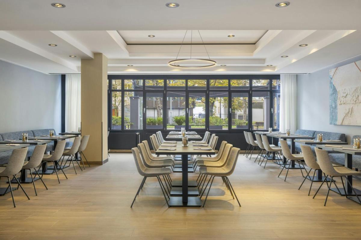 Ein Restaurant oder anderes Speiselokal in der Unterkunft Le Méridien Frankfurt