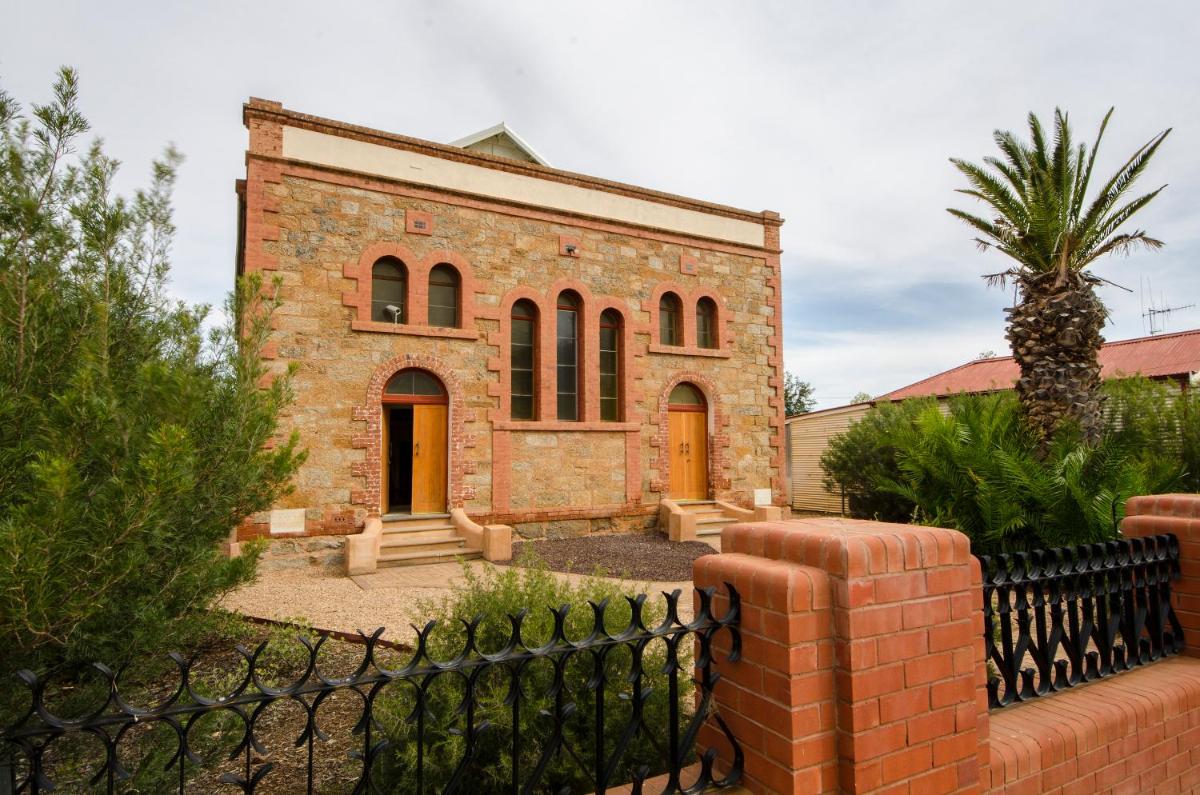 Suitetrails - Broken Hill Outback Church Stay