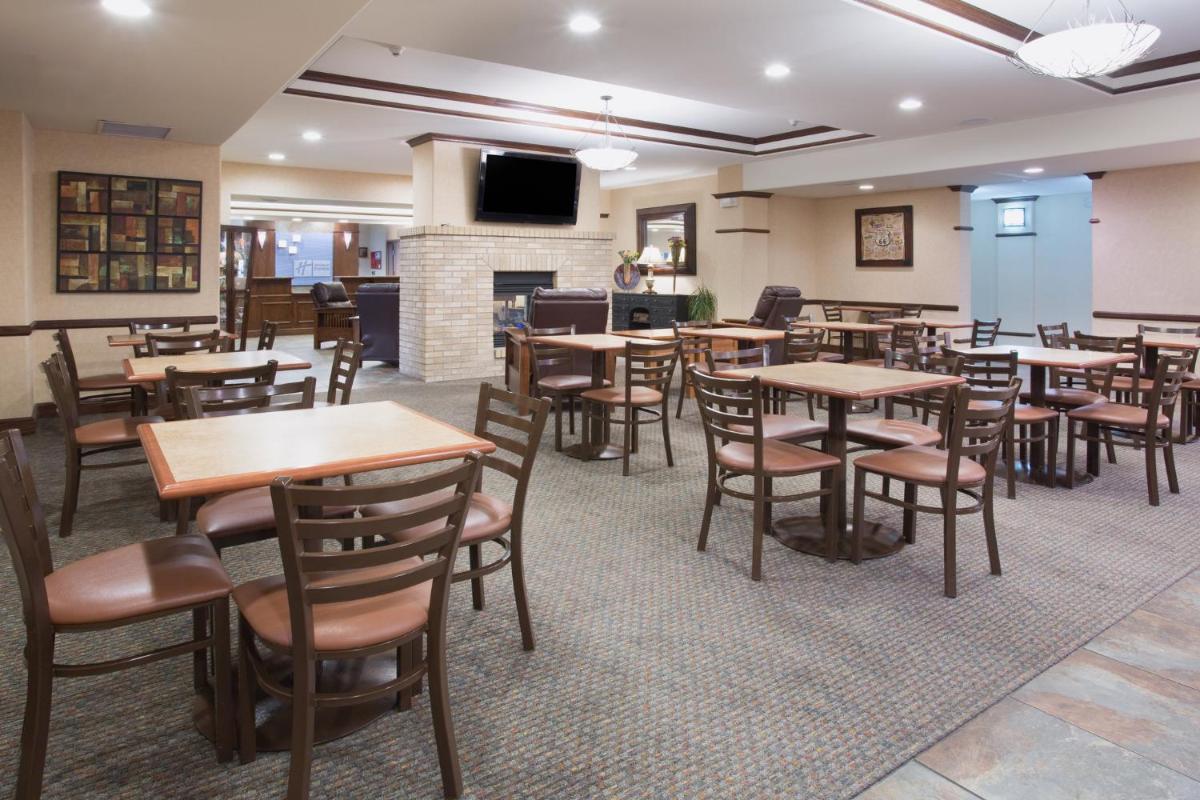 Holiday Inn Express Hotel & Suites Las Vegas NM by IHG - Housity