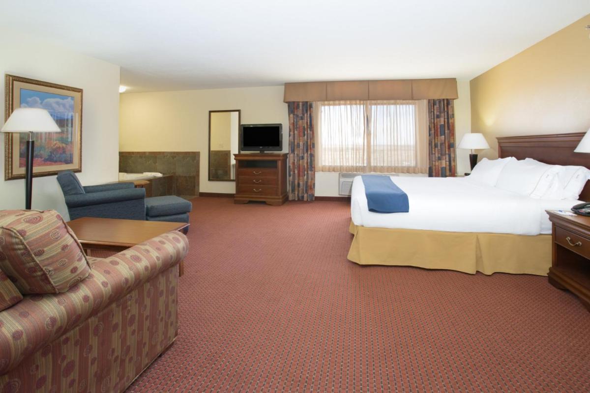 Holiday Inn Express Hotel & Suites Las Vegas NM by IHG - Housity