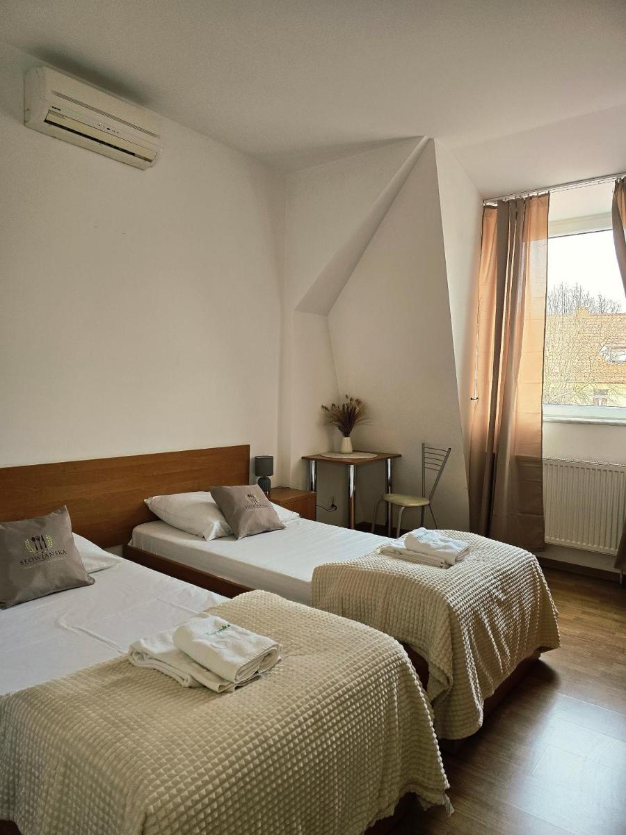 Pokoje gościnne Słowiańska Słońsk (restauracja) - Housity