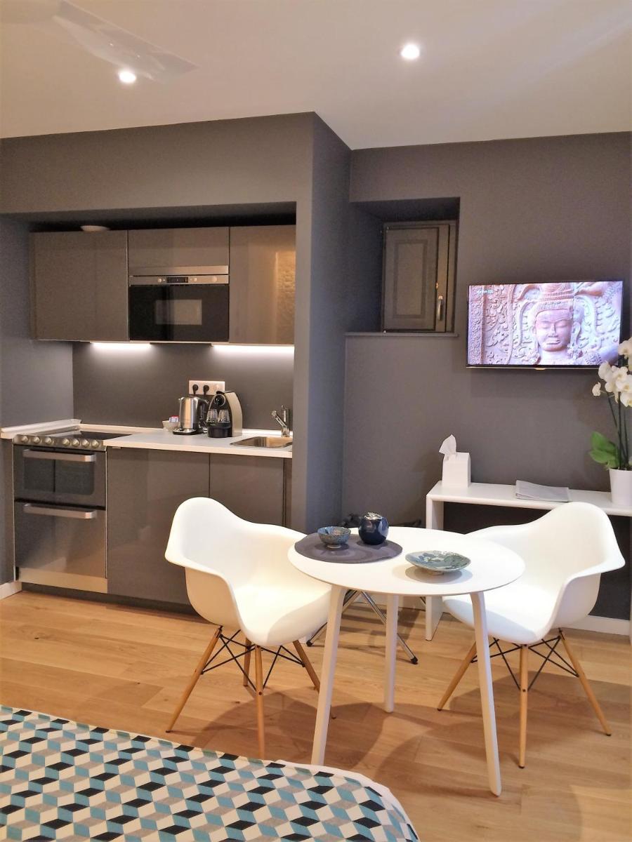 Cuisine ou kitchenette dans l'établissement Les Maisons du Pont - Charme & Caractère