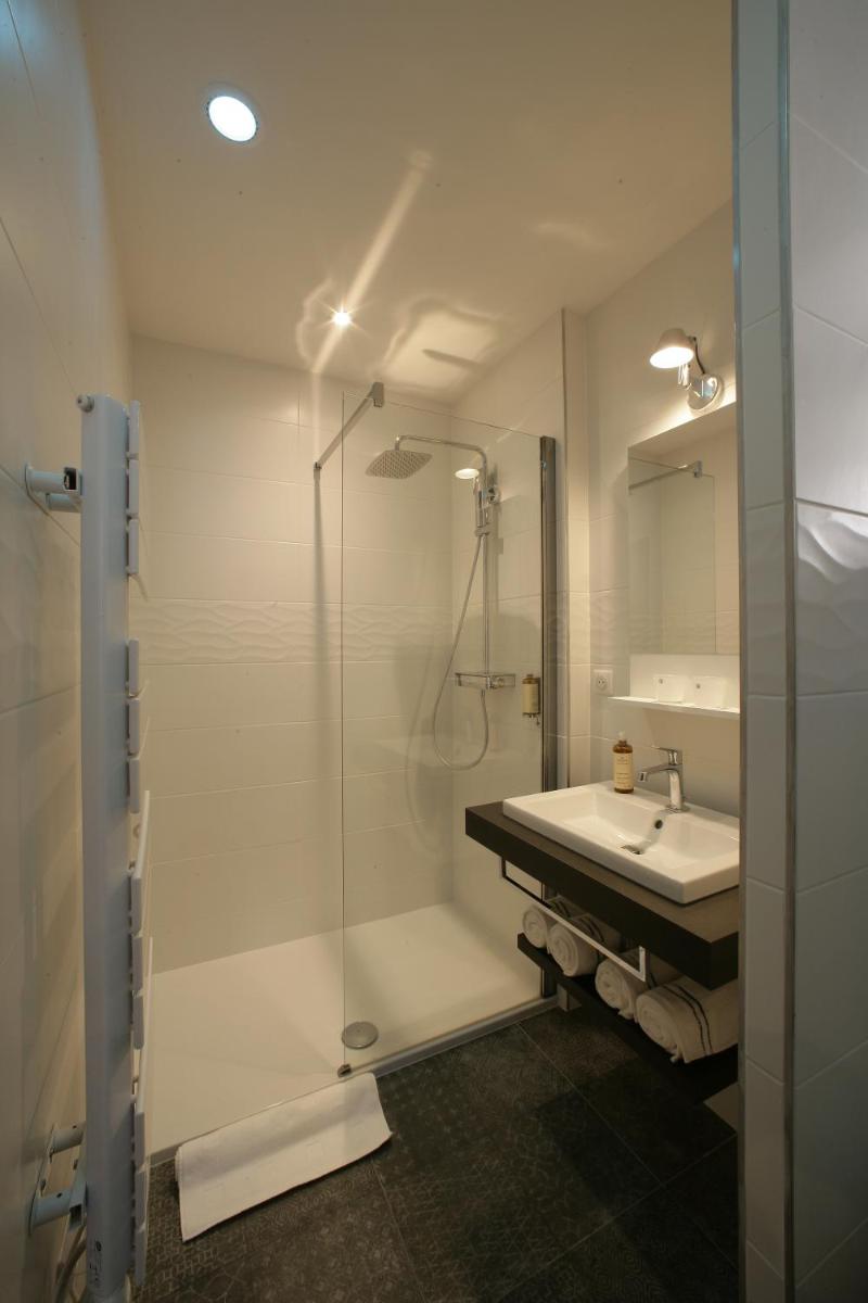 Salle de bains dans l'établissement Les Maisons du Pont - Charme & Caractère