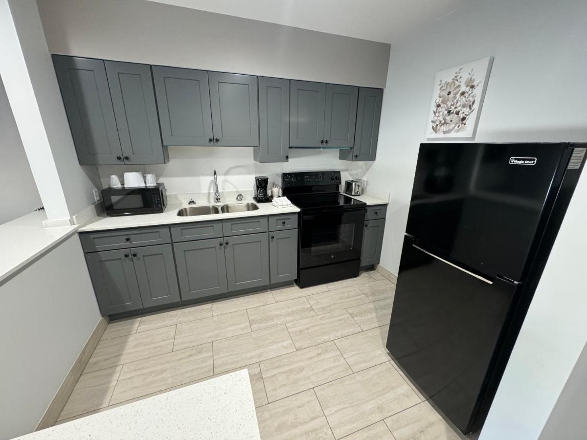 Englewood Inn & Suites - Housity
