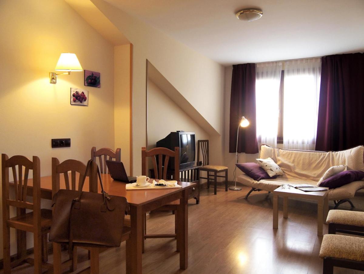 Hotel y Apartamentos Arias - Housity
