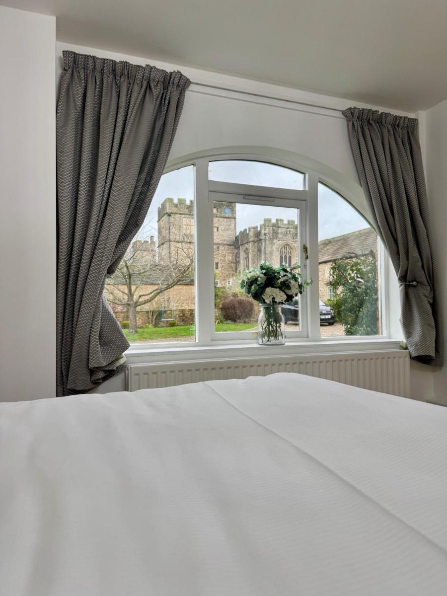 Castle View Cottage at Snape Castle Mews - Housity