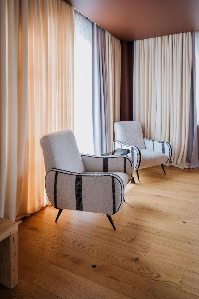 Coin salon dans l'établissement Grand Hotel Soleil d'Or