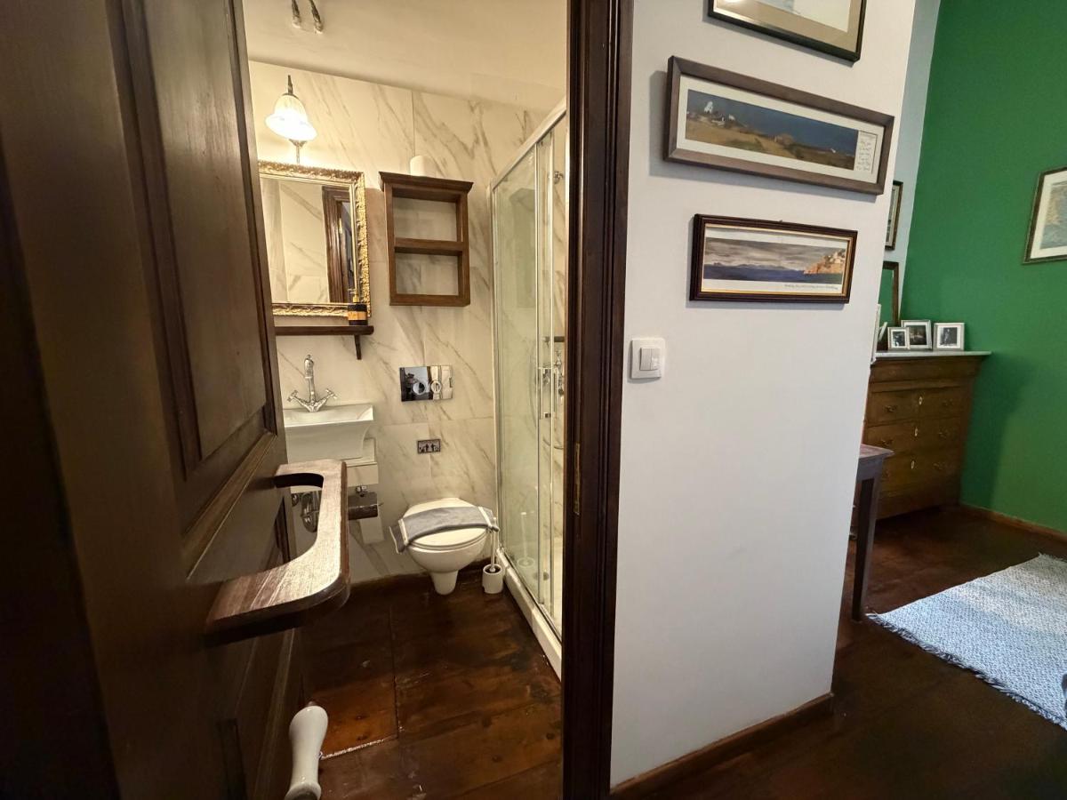 Rafalias Mansion - Housity