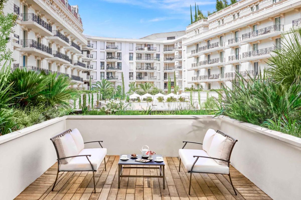 Balcon ou terrasse dans l'établissement Carlton Cannes, a Regent Hotel