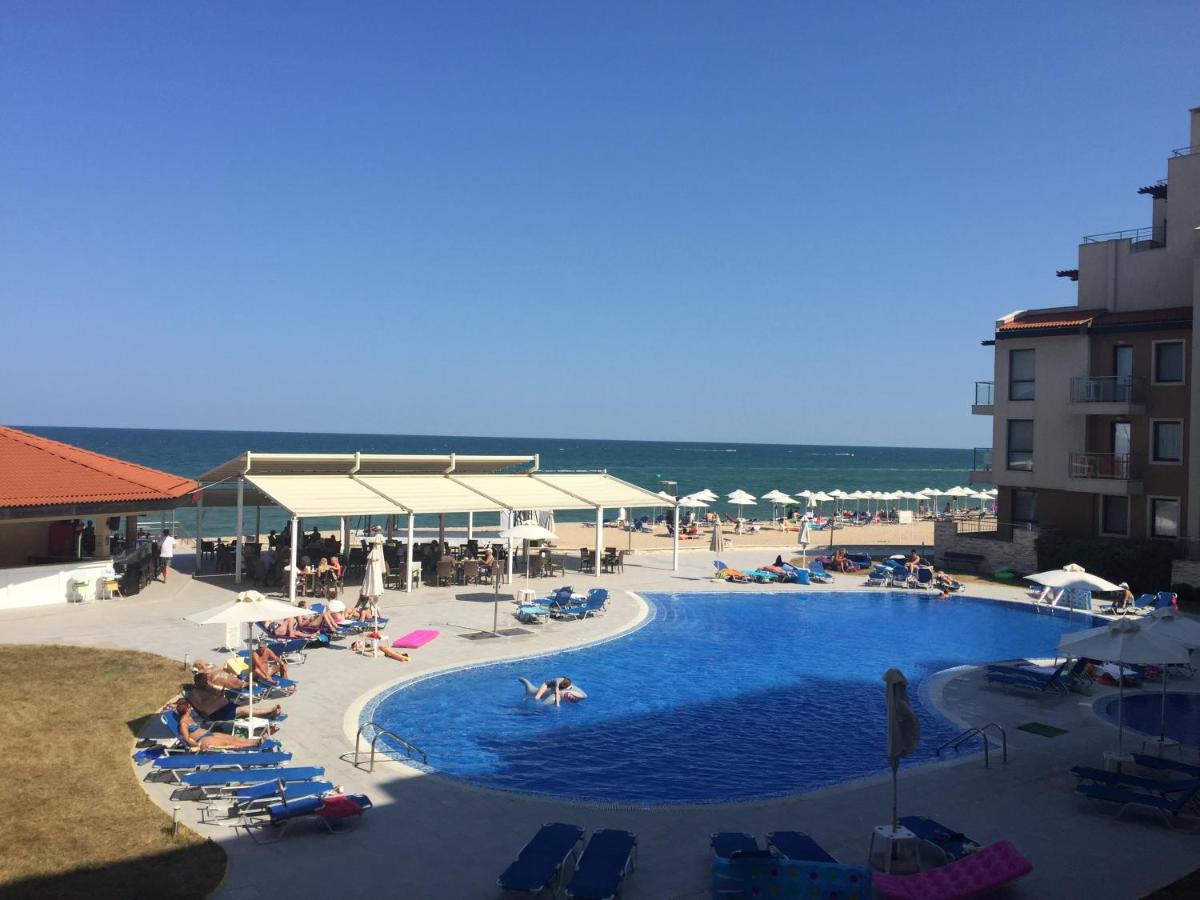 First Line Apartment at Obzor - Housity